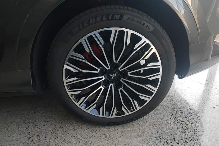 Used VOYAH FREE 2025 Model FREE+ Rear-Drive Qiankun Edition Right Rear Wheel Hub