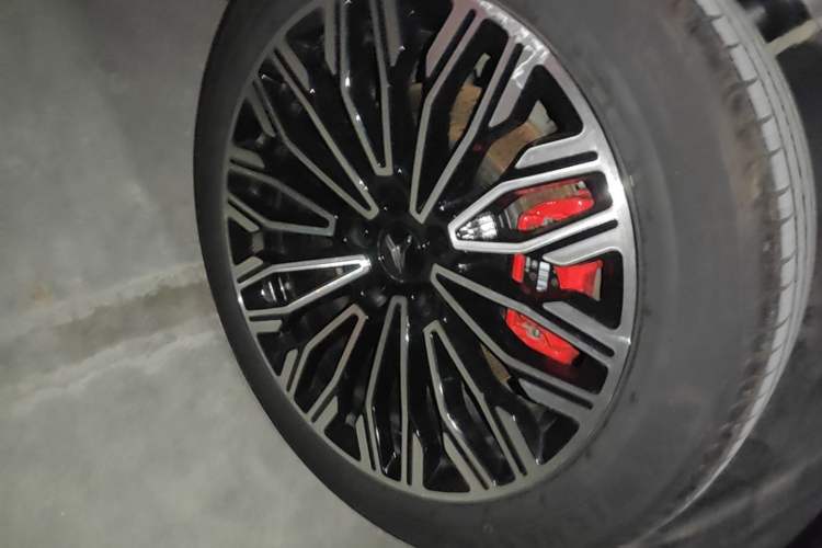 Used VOYAH FREE 2025 Model FREE+ Rear-Drive Qiankun Edition Right Rear Wheel Hub