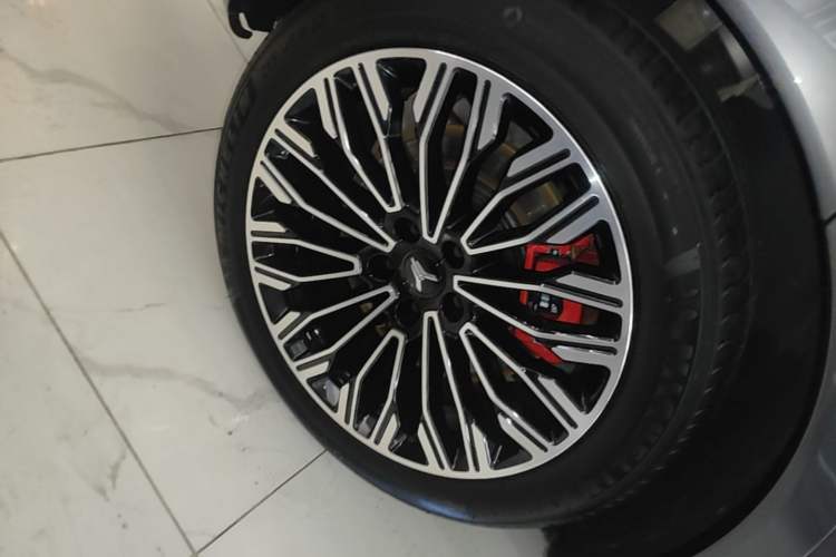 Used VOYAH FREE 2025 Model FREE+ Four-Wheel-Drive Qiankun Edition Right Rear Wheel Hub