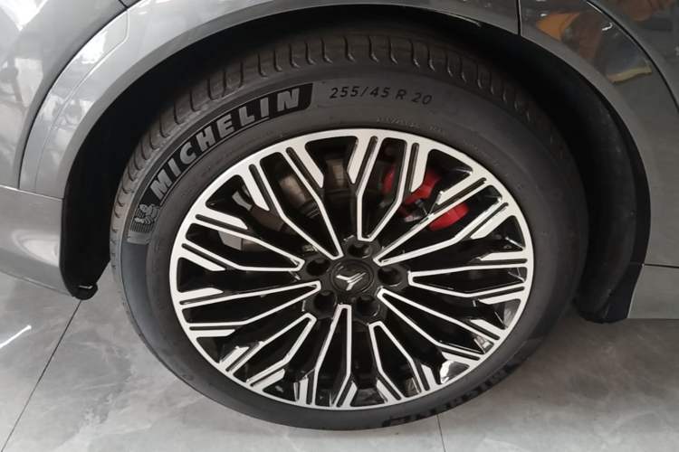 Used VOYAH FREE 2025 Model FREE+ Four-Wheel-Drive Qiankun Edition Right Rear Wheel Hub