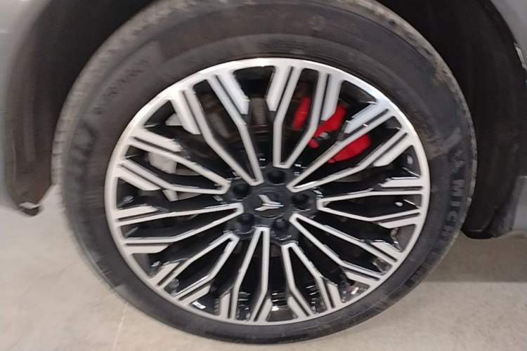Used VOYAH FREE 2025 Model FREE+ Rear-Drive Qiankun Edition Right Rear Wheel Hub