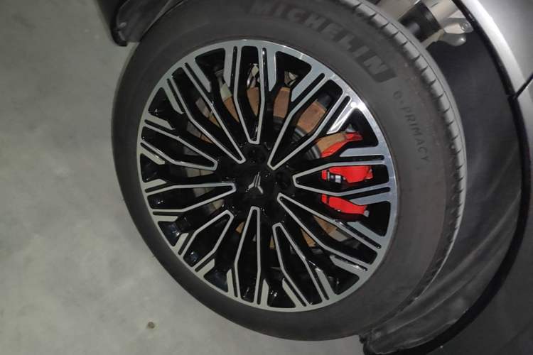 Used VOYAH FREE 2025 Model FREE+ Rear-Drive Qiankun Edition Right Rear Wheel Hub