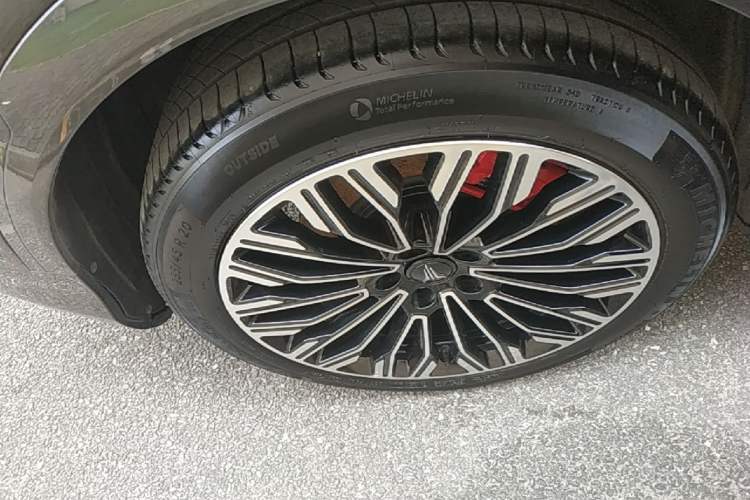 Used VOYAH FREE 2025 Model FREE+ Rear-Drive Qiankun Edition Right Rear Wheel Hub
