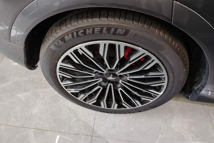 Used VOYAH FREE 2025 Model FREE+ Four-Wheel-Drive Qiankun Edition Right Rear Wheel Hub