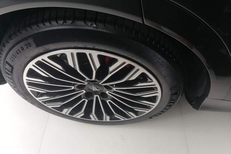 Used VOYAH FREE 2025 Model FREE+ Four-Wheel-Drive Qiankun Edition Right Rear Wheel Hub