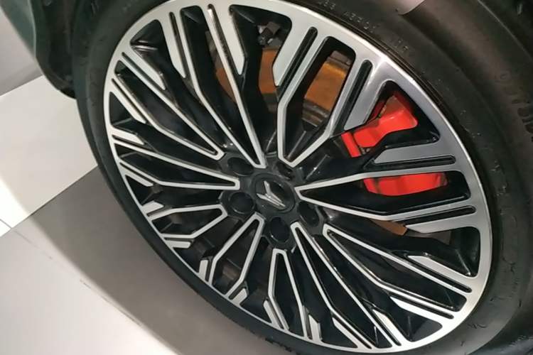 Used VOYAH FREE 2025 Model FREE+ Four-Wheel-Drive Qiankun Edition Right Rear Wheel Hub