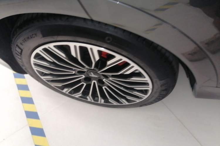 Used VOYAH FREE 2025 Model FREE+ Four-Wheel-Drive Qiankun Edition Right Rear Wheel Hub