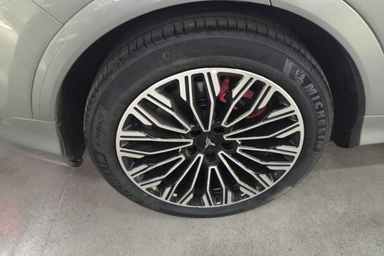 Used VOYAH FREE 2025 Model FREE+ Four-Wheel-Drive Qiankun Edition Right Rear Wheel Hub