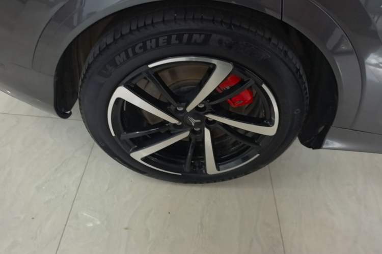 Used VOYAH FREE 2025 Model FREE+ Four-Wheel-Drive Qiankun Edition Right Rear Wheel Hub