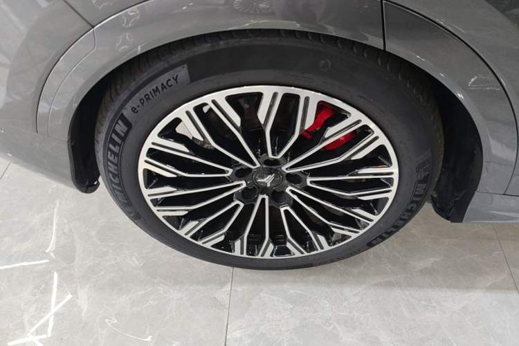 Used VOYAH FREE 2025 Model FREE+ Four-Wheel-Drive Qiankun Edition Right Rear Wheel Hub