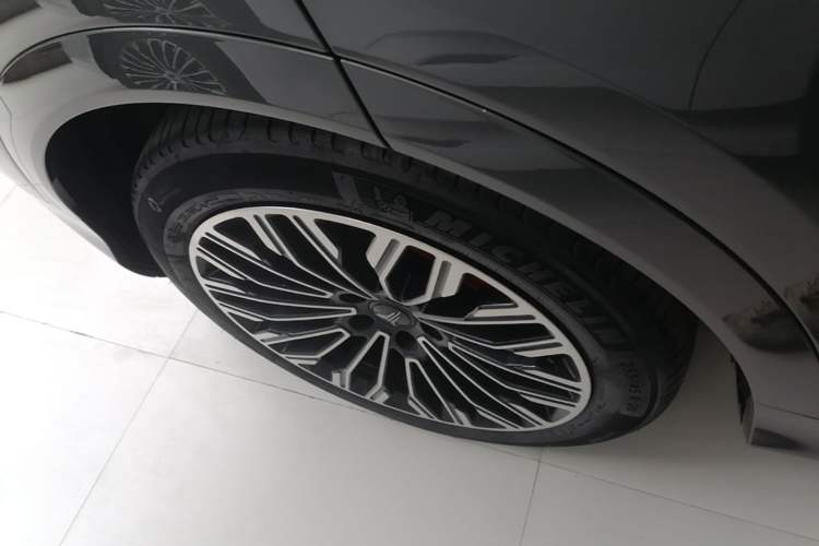 Used VOYAH FREE 2025 Model FREE+ Four-Wheel-Drive Qiankun Edition Right Rear Wheel Hub