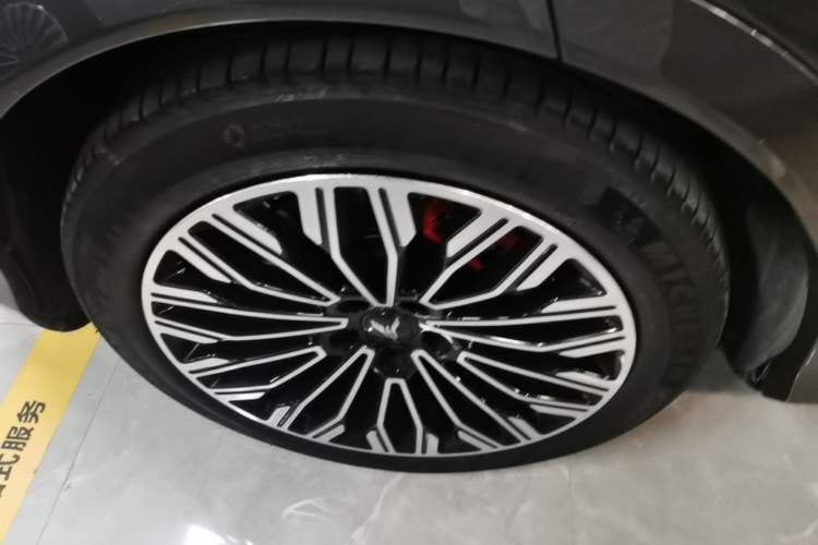 Used VOYAH FREE 2025 Model FREE+ Four-Wheel-Drive Qiankun Edition Right Rear Wheel Hub