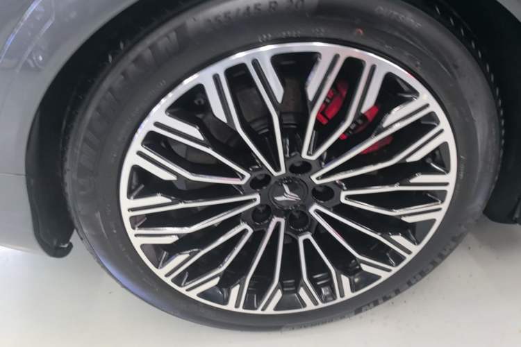 Used VOYAH FREE 2025 Model FREE+ Four-Wheel-Drive Qiankun Edition Right Rear Wheel Hub