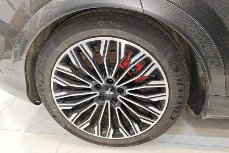 Used VOYAH FREE 2025 Model FREE+ Four-Wheel-Drive Qiankun Edition Right Rear Wheel Hub