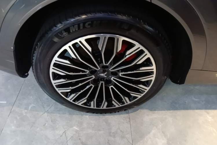 Used VOYAH FREE 2025 Model FREE+ Rear-Drive Qiankun Edition Right Rear Wheel Hub