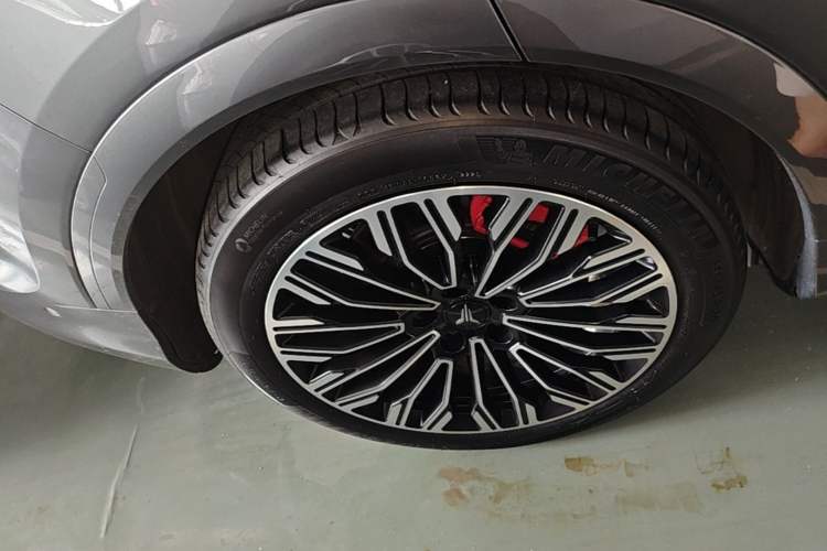 Used VOYAH FREE 2025 Model FREE+ Rear-Drive Qiankun Edition Right Rear Wheel Hub