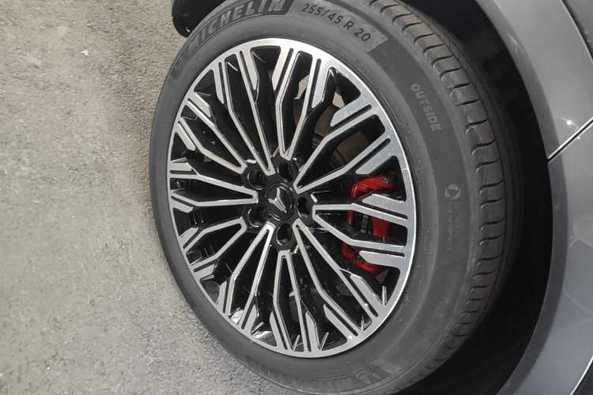Used VOYAH FREE 2025 Model FREE+ Four-Wheel-Drive Qiankun Edition Right Rear Wheel Hub