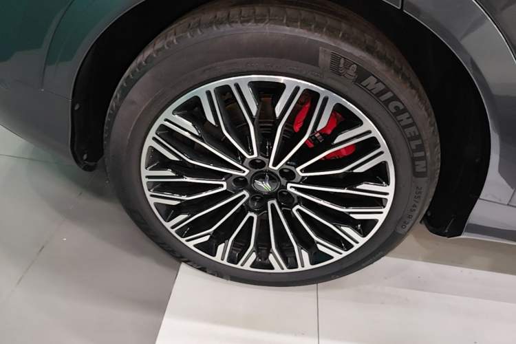 Used VOYAH FREE 2025 Model FREE+ Four-Wheel-Drive Qiankun Edition Right Rear Wheel Hub