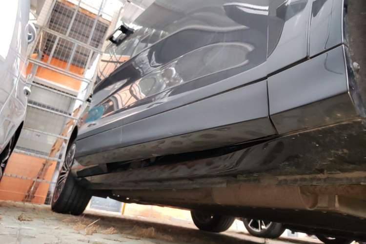 Used VOYAH FREE 2025 Model FREE+ Rear-Drive Qiankun Edition Right Side Sill