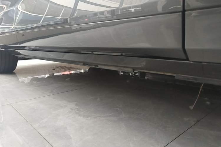 Used VOYAH FREE 2025 Model FREE+ Rear-Drive Qiankun Edition Right Side Sill