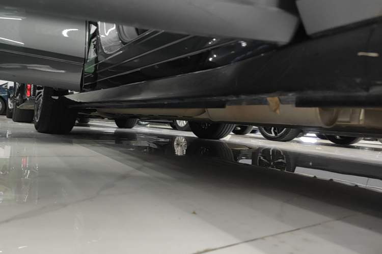 Used VOYAH FREE 2025 Model FREE+ Four-Wheel-Drive Qiankun Edition Right Side Sill