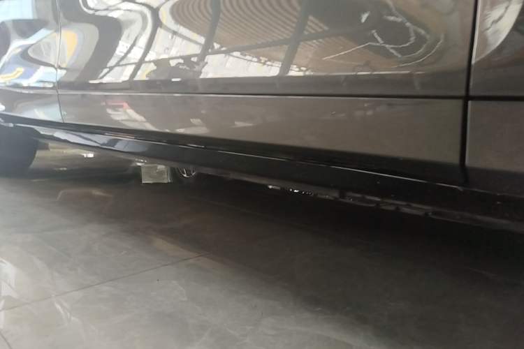 Used VOYAH FREE 2025 Model FREE+ Four-Wheel-Drive Qiankun Edition Right Side Sill