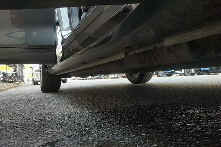 Used VOYAH FREE 2025 Model FREE+ Rear-Drive Qiankun Edition Right Side Sill