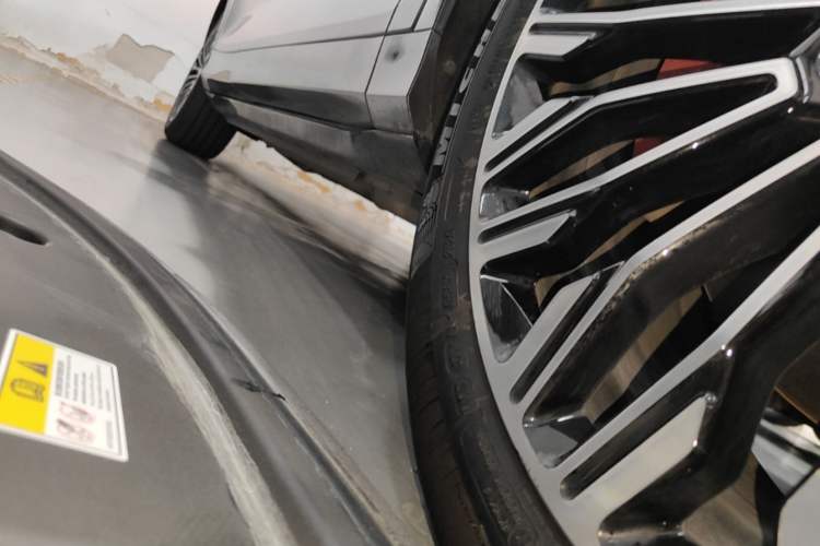 Used VOYAH FREE 2025 Model FREE+ Four-Wheel-Drive Qiankun Edition Right Side Sill