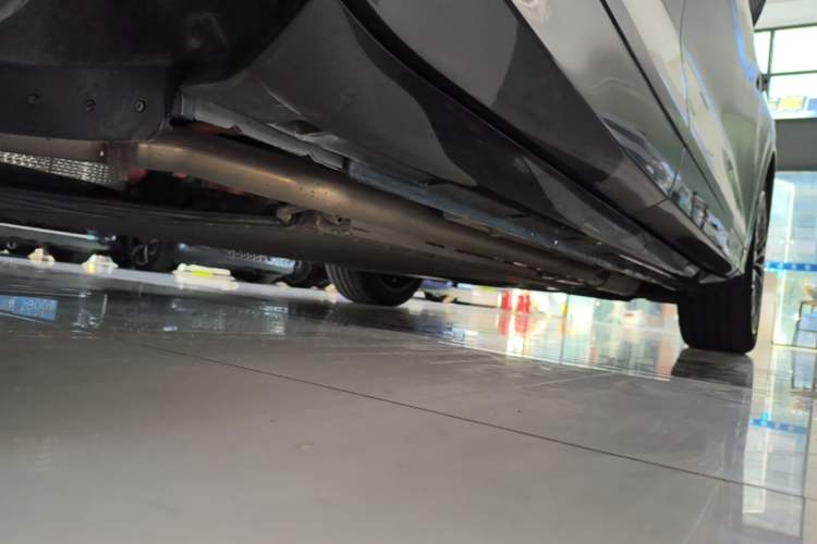Used VOYAH FREE 2025 Model FREE+ Four-Wheel-Drive Qiankun Edition Right Side Sill