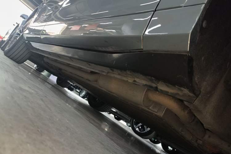 Used VOYAH FREE 2025 Model FREE+ Four-Wheel-Drive Qiankun Edition Right Side Sill