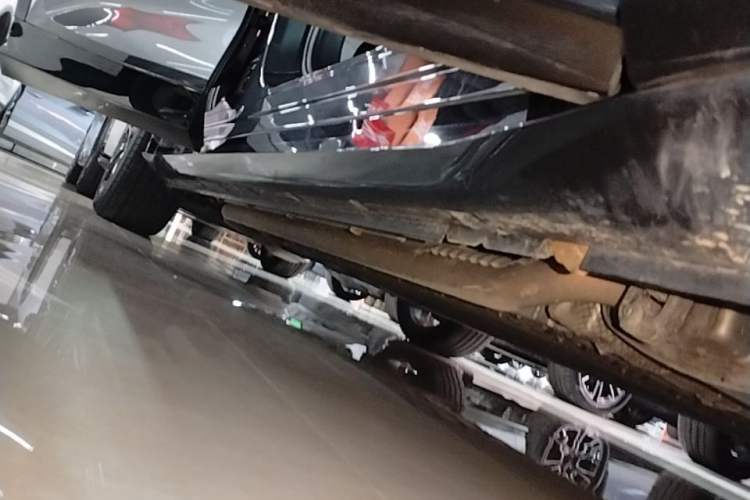 Used VOYAH FREE 2025 318 259 km All-Wheel-Drive Exploration Edition Right Side Sill