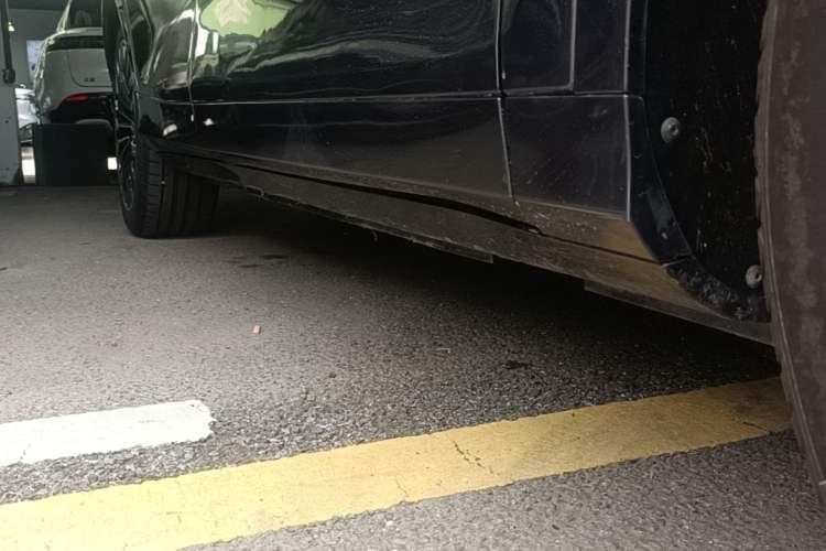 Used VOYAH FREE 2025 Model FREE+ Rear-Drive Qiankun Edition Right Side Sill