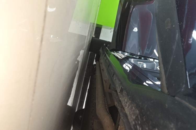 Used VOYAH FREE 2025 318 259 km All-Wheel-Drive Exploration Edition Right Side Sill
