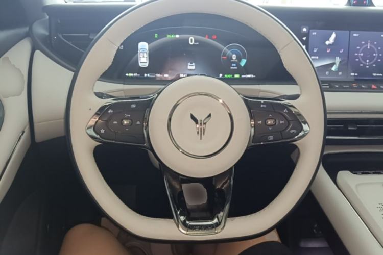 Used VOYAH FREE 2025 318 259 km All-Wheel-Drive Exploration Edition Steering Wheel