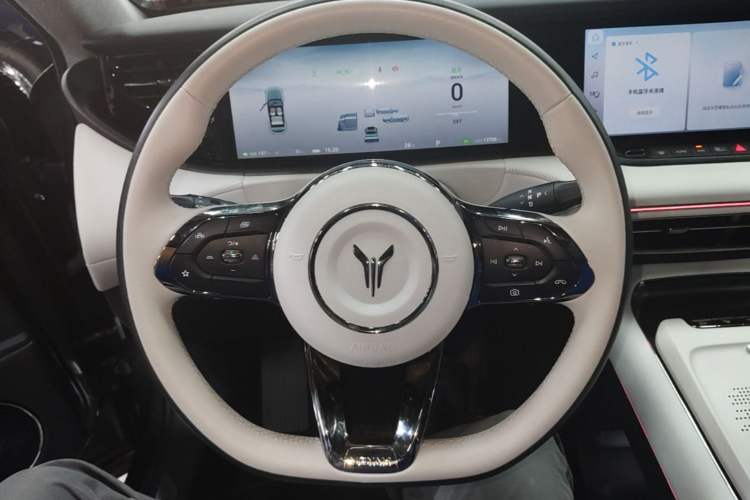 Used VOYAH FREE 2025 318 318 km Rear-Drive Touring Edition Steering Wheel