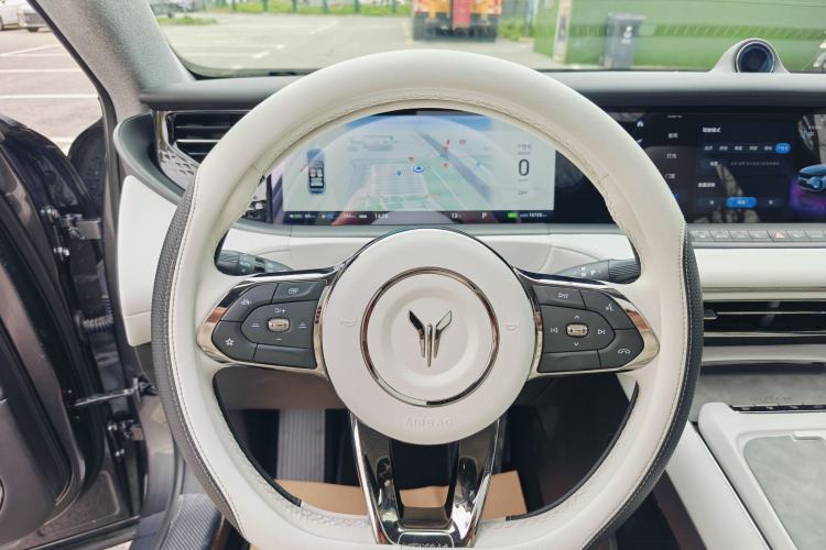 Used VOYAH FREE 2025 318 259 km All-Wheel-Drive Exploration Edition Steering Wheel