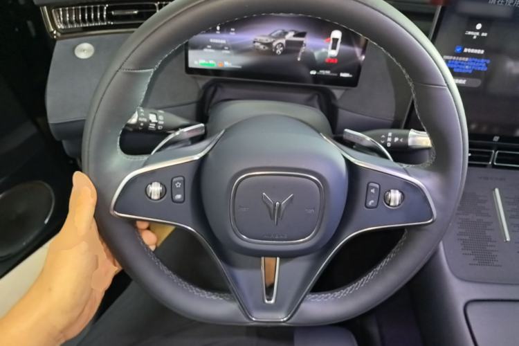 Used VOYAH FREE 2025 Model FREE+ Four-Wheel-Drive Qiankun Edition Steering Wheel