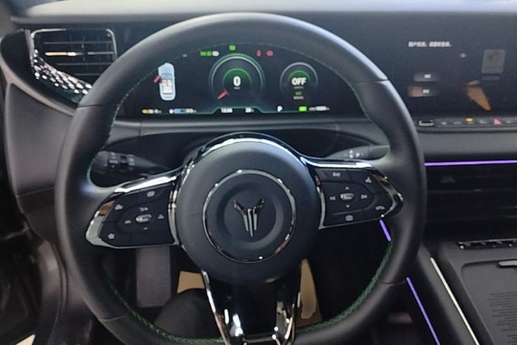 Used VOYAH FREE 2025 318 259 km All-Wheel-Drive Exploration Edition Steering Wheel