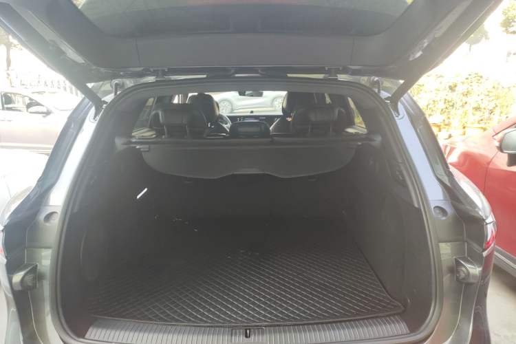 Used VOYAH FREE 2025 318 259 km All-Wheel-Drive Exploration Edition Trunk
