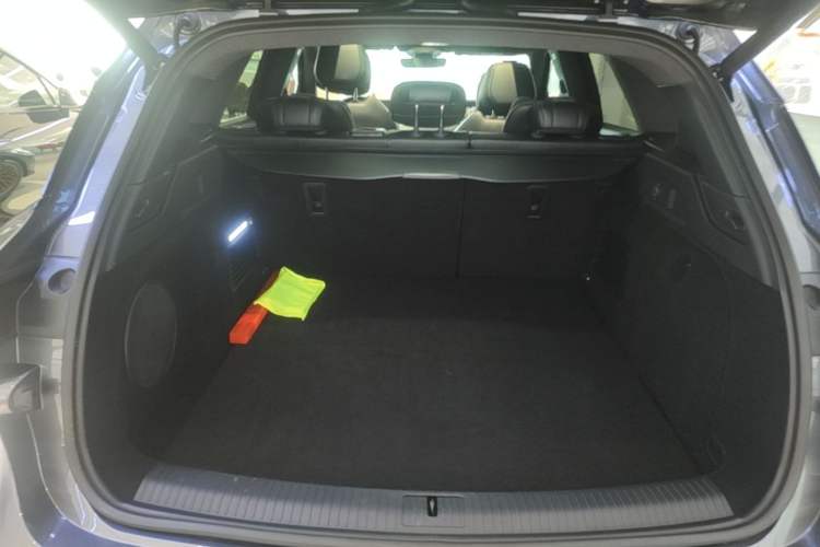 Used VOYAH FREE 2025 318 259 km All-Wheel-Drive Exploration Edition Trunk