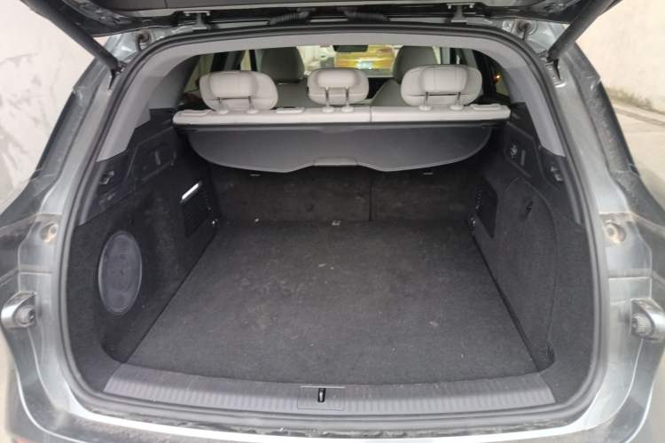 Used VOYAH FREE 2025 318 318 km Rear-Drive Touring Edition Trunk