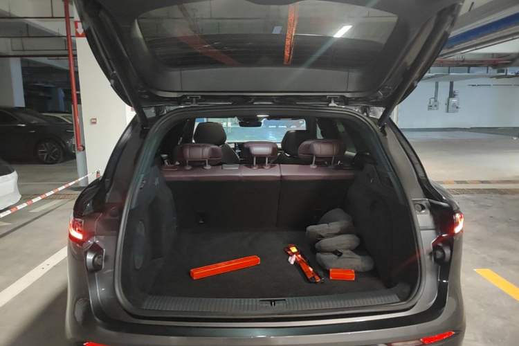 Used VOYAH FREE 2025 Model FREE+ Four-Wheel-Drive Qiankun Edition Trunk