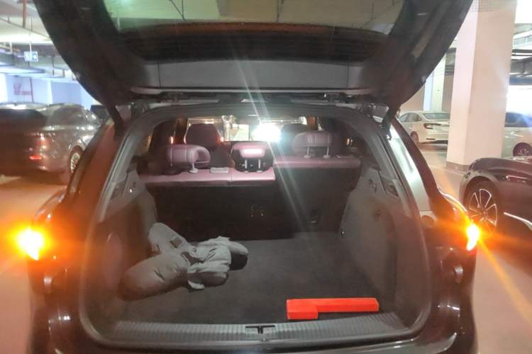Used VOYAH FREE 2025 Model FREE+ Four-Wheel-Drive Qiankun Edition Trunk
