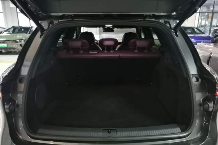 Used VOYAH FREE 2025 Model FREE+ Four-Wheel-Drive Qiankun Edition Trunk