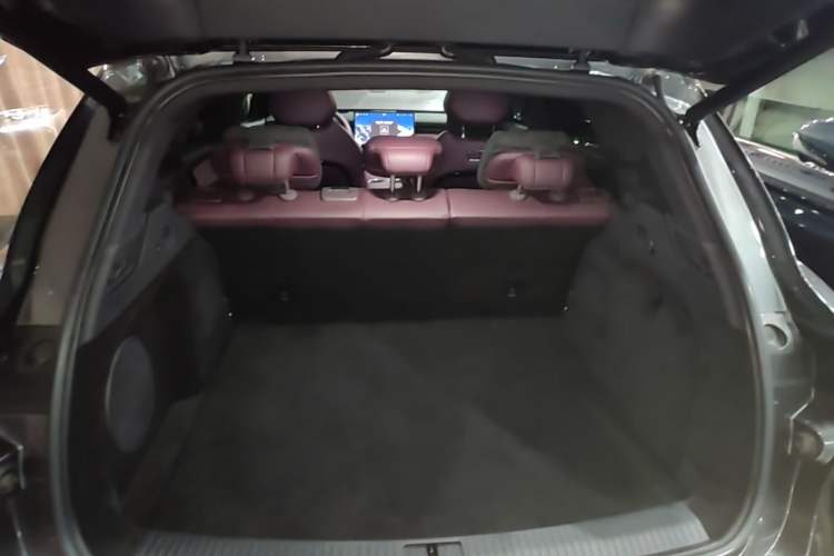 Used VOYAH FREE 2025 Model FREE+ Four-Wheel-Drive Qiankun Edition Trunk