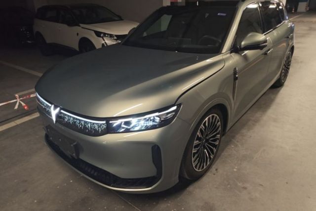 Used VOYAH FREE 2025 Model FREE+ Four-Wheel-Drive Qiankun Edition