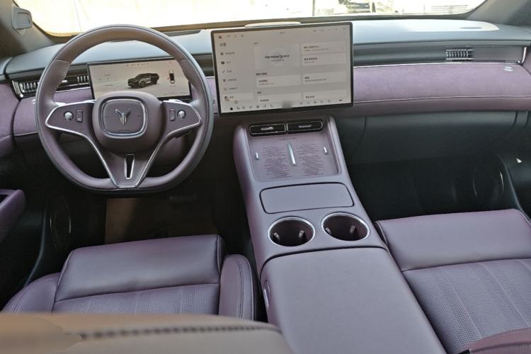 Used VOYAH FREE 2025 Model FREE+ Four-Wheel-Drive Qiankun Edition Center Console