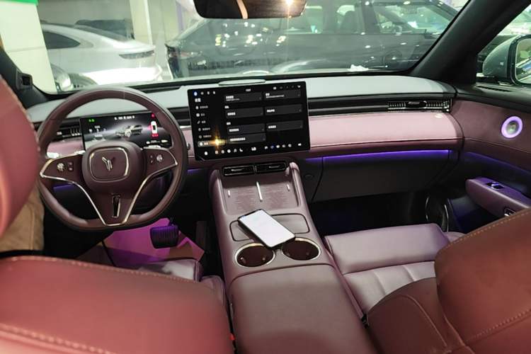 Used VOYAH FREE 2025 Model FREE+ Four-Wheel-Drive Qiankun Edition Center Console
