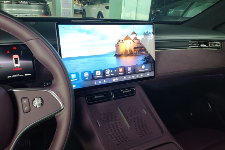 Used VOYAH FREE 2025 Model FREE+ Rear-Drive Qiankun Edition Center Console