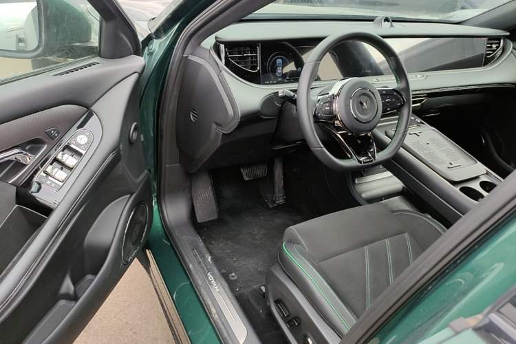 Used VOYAH FREE 2025 318 318 km Rear-Drive Touring Edition Driver Seat